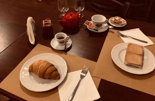 San Martino Bassa Cama Y Desayuno | Rosso Di Sera