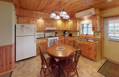 Gaines Cabina | Rough Cut Lodge