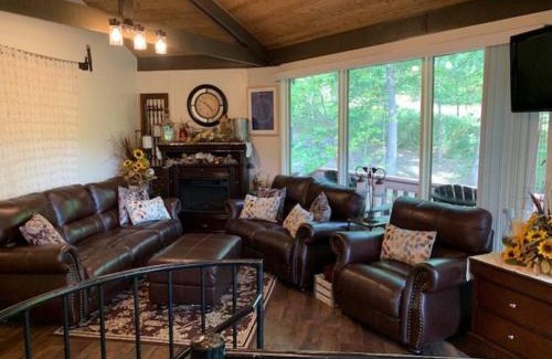 Bedford Casa | Round Cabin - 5 Min to Bedford PA - Deck - Hike- Golf