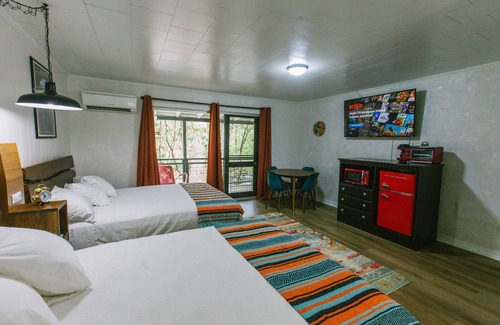 Maggie Valley Hotel | Route 19 Inn