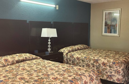 Boys Ranch Hotel | Royal Inn