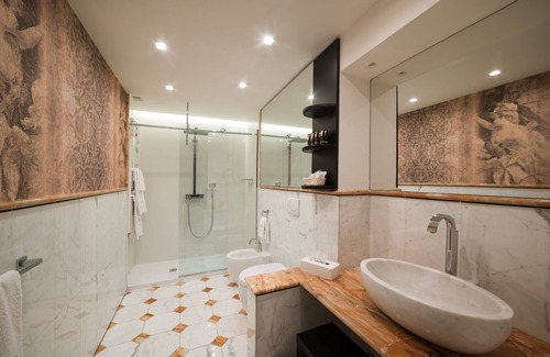 Historic Centre Hotel | Royal Palace Luxury Suites & Hotel