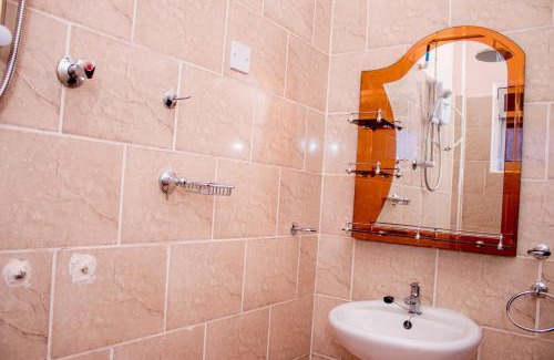 Jinja Hotel | Royal Park Hotel