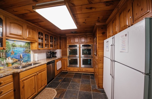 Grayling Cabina | 🦌 Royal Stag Lodge – Au Sable Riverfront | Near Garland, Grayling | Game Room | Pet-Friendly