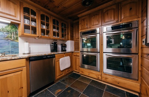 Grayling Cabina | 🦌 Royal Stag Lodge – Au Sable Riverfront | Near Garland, Grayling | Game Room | Pet-Friendly