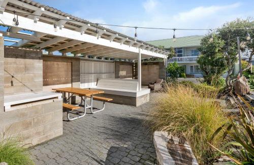 Ruakaka Hotel | Ruakaka Beach Front Motel