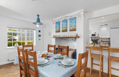 Saundersfoot Casa | Ruby Cottage - Beachside Cottage with Views
