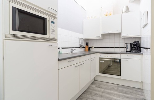 Nes Apartamento | Ruim en Rustig Gelegen Appartement op 300 Meter van Strand, Zee, bos en Duinen