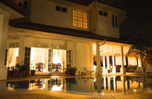 Kota Warisan Cama Y Desayuno | Rumah Putih B&B near KLIA