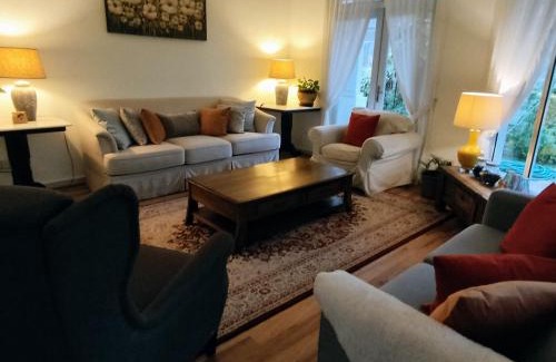 Kota Warisan Cama Y Desayuno | Rumah Putih B&B near KLIA