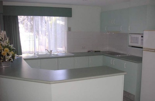 Runaway Bay Hotel | Runaway Bay Motor Inn