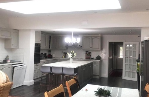 Wisbech Villa | Rural Farmhouse with Swimming Pool Getaway