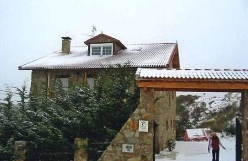 Hoyos del Collado Casa | Casa Rural (Alquiler Completo. 6 habitaciones con baño) 12 pax en GREDOS.