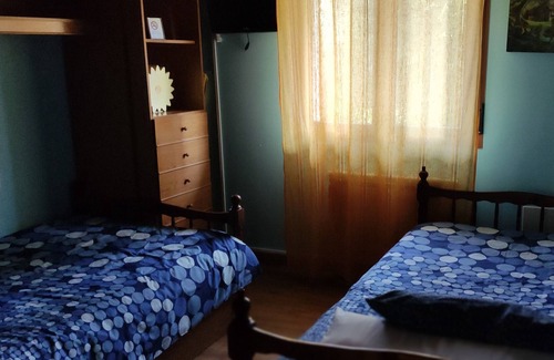 Villamanin Cabaña | Casa rural con chimenea al lado de rutas de senderismo y pista de ski