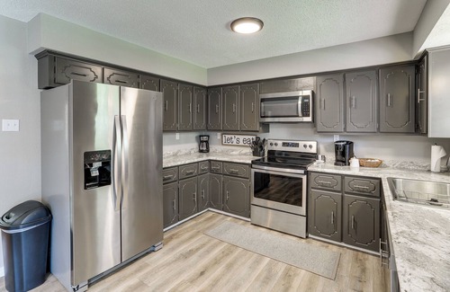 Melbourne Casa | Rural Melbourne House with Deck!