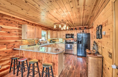 Norfork Cabina | Rural Wooded Cabin Near Trophy Trout Fishing!