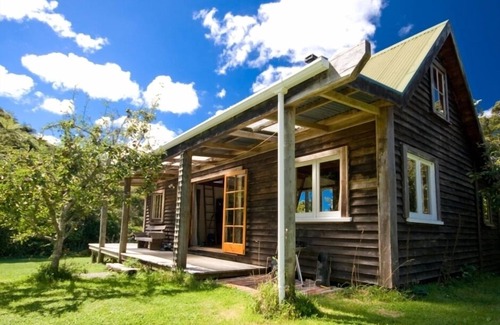 Collingwood Cabaña | Ruru Cottage - refugio acogedor bosque nativo