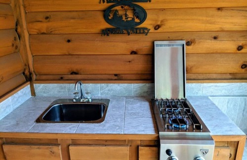 Maggie Valley Cabina | "Rushing Bear!" Fully furnished two bedroom cozy cabin you want to capture!"