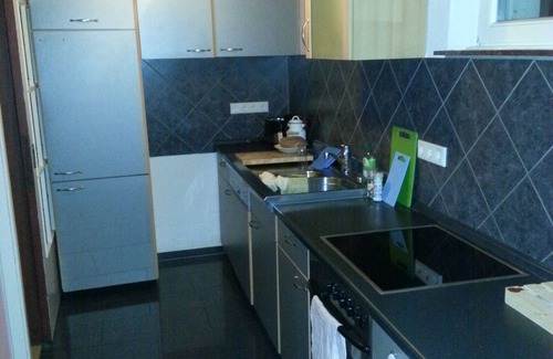 Sundern Apartamento | Apartamento rústico con terraza, chimenea y un gran jardín