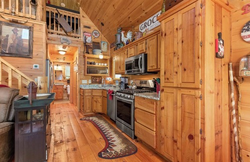 Murphy Cabina | Rustic Cabin just outside of Murphy, NC with beautiful mountain views!