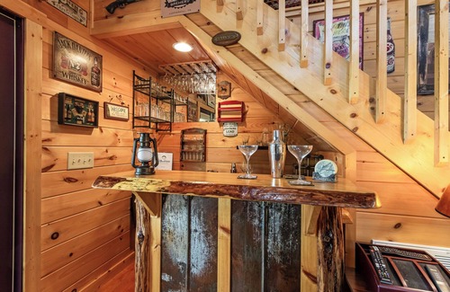 Murphy Cabina | Rustic Cabin just outside of Murphy, NC with beautiful mountain views!
