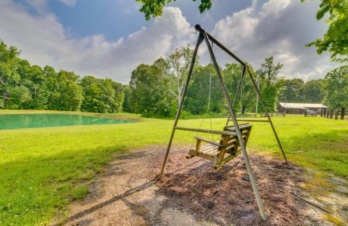 New Concord Casa | Rustic Cabin on Farm about 4 Mi to Kentucky Lake!