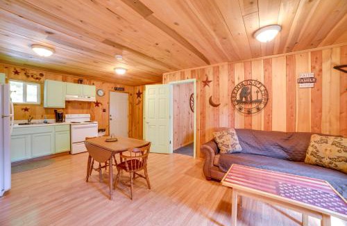 New Concord Casa | Rustic Cabin on Farm about 4 Mi to Kentucky Lake!