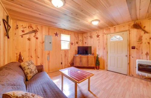 New Concord Casa | Rustic Cabin on Farm about 4 Mi to Kentucky Lake!