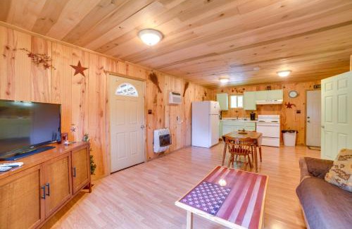 New Concord Casa | Rustic Cabin on Farm about 4 Mi to Kentucky Lake!