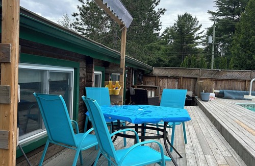 Webbwood Cabina | Rustic cabin with pool.