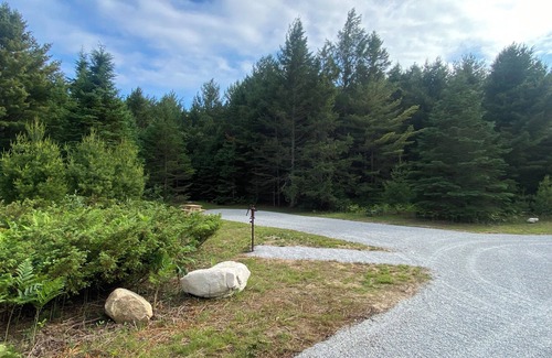 De Tour Village Alquiler De RV | Rustic campground in De Tour Village with Large secluded lots. Site A