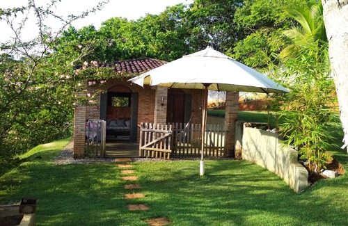 Parafuso Casa | Rústico chale situado en la orilla del río Ipitanga en la naturaleza