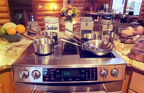 Colgate Casa | Rustic Charm: Pewaukee Lake Cabin, Sauna & Hot Tub