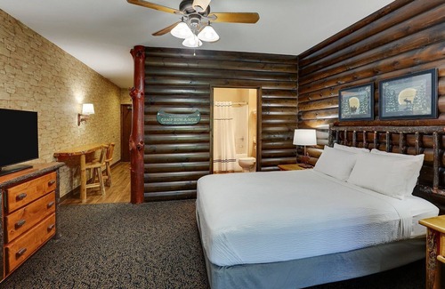 Columbia Hotel | Rustic-Chic Comfort in Columbia with On-site Pool & Outdoor Patio