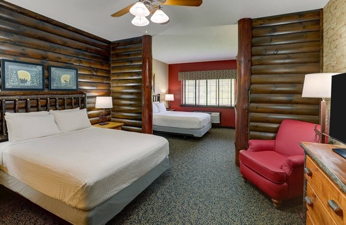 Columbia Hotel | Rustic-Chic Comfort in Columbia with On-site Pool & Outdoor Patio