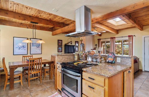 Northeast Santa Fe Hotel | Rustic + Contemporary = Perfect Santa Fe Comfort