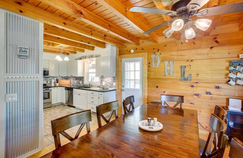 Celina Cabina | Rustic Dale Hollow Lake Cabin - Private Hot Tub!