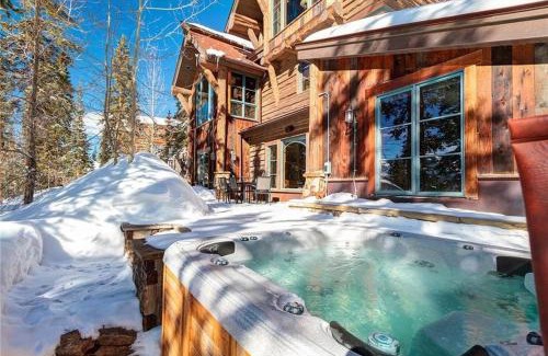 Baldy Mountain Casa | Rustic-elegance wrapped in custom mountain luxury, steps from Baldy Hiking Trail and shuttle stop