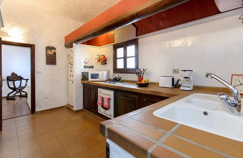 Guime Casa | Casa rústica a un paso de la playa con piscina, terrazas y jardín