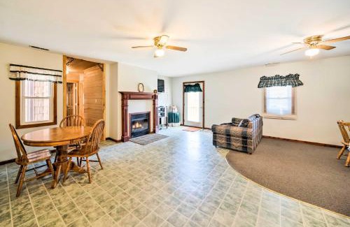 Bellevue Casa | Rustic Iowa Cabin 10 Mi to Maquoketa Caves