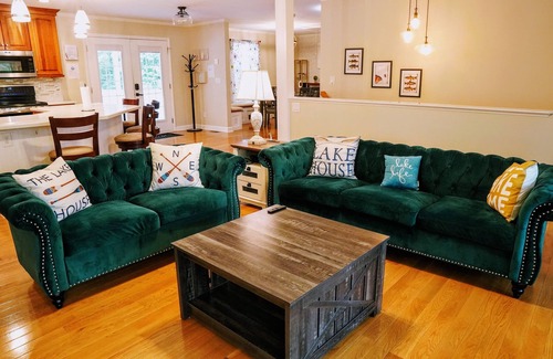 Roxboro Casa | Rustic Lakefront Oasis - Hot Tub, Game Room, Kayaks/Canoes, and Fishing Rods