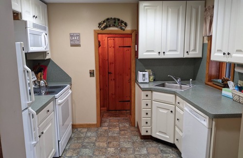 Douglas Cabina | Rustic Log Cabin on the Lake