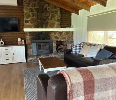 Lurg Casa | Rustic Retreat: The Lodge Lurg Sanctuary