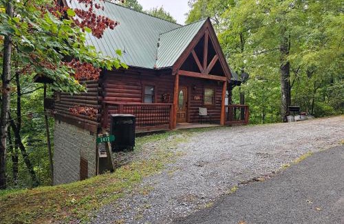 Gatlinburg - Pigeon Forge Casa | Rustic Retreat
