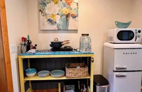 Penn Valley Apartamento | Rustic Studio Getaway in the California Gold Country - Pet Friendly