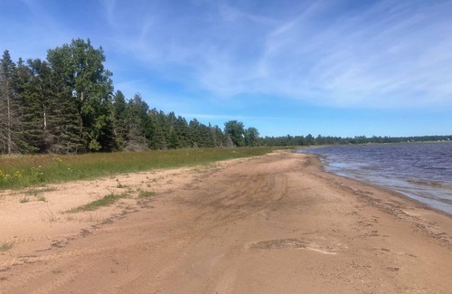 Escanaba Cabina | Rustic tiny cabin in Stonington close to beach/boat launch/lighthouse/trails