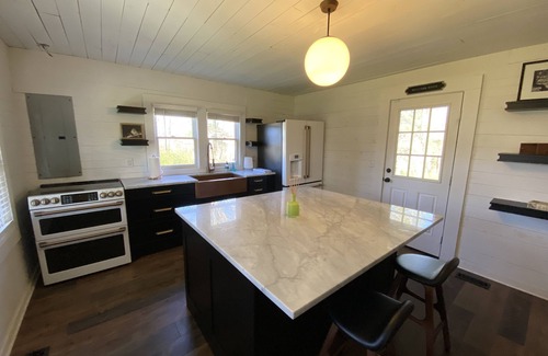 Taylorsville Cabina | Rustic Cabin located on Ellendale Farm