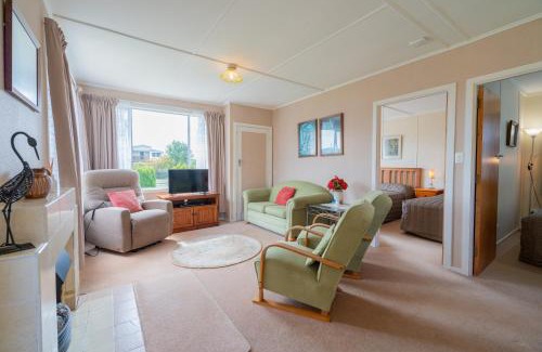 Te Anau Casa | Rustlein Cottage - Te Anau Holiday Home