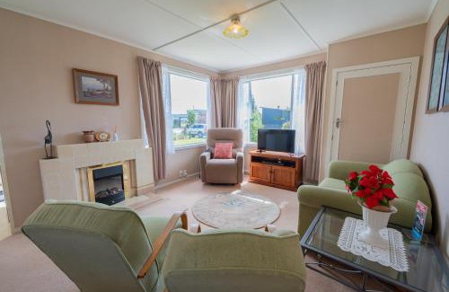 Te Anau Casa | Rustlein Cottage - Te Anau Holiday Home