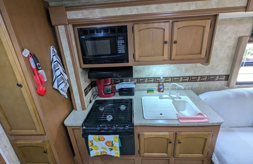 Revere Casa | RV Camper - Few Min to the Beach -Boston Downtown and Logan Airport With parking